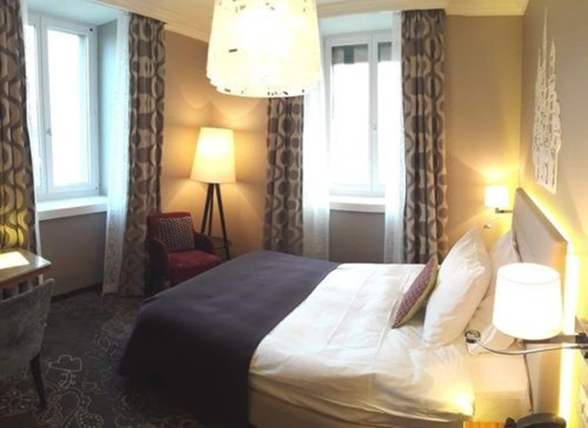 卢塞恩施威霍夫酒店 外观 照片 A room at the hotel