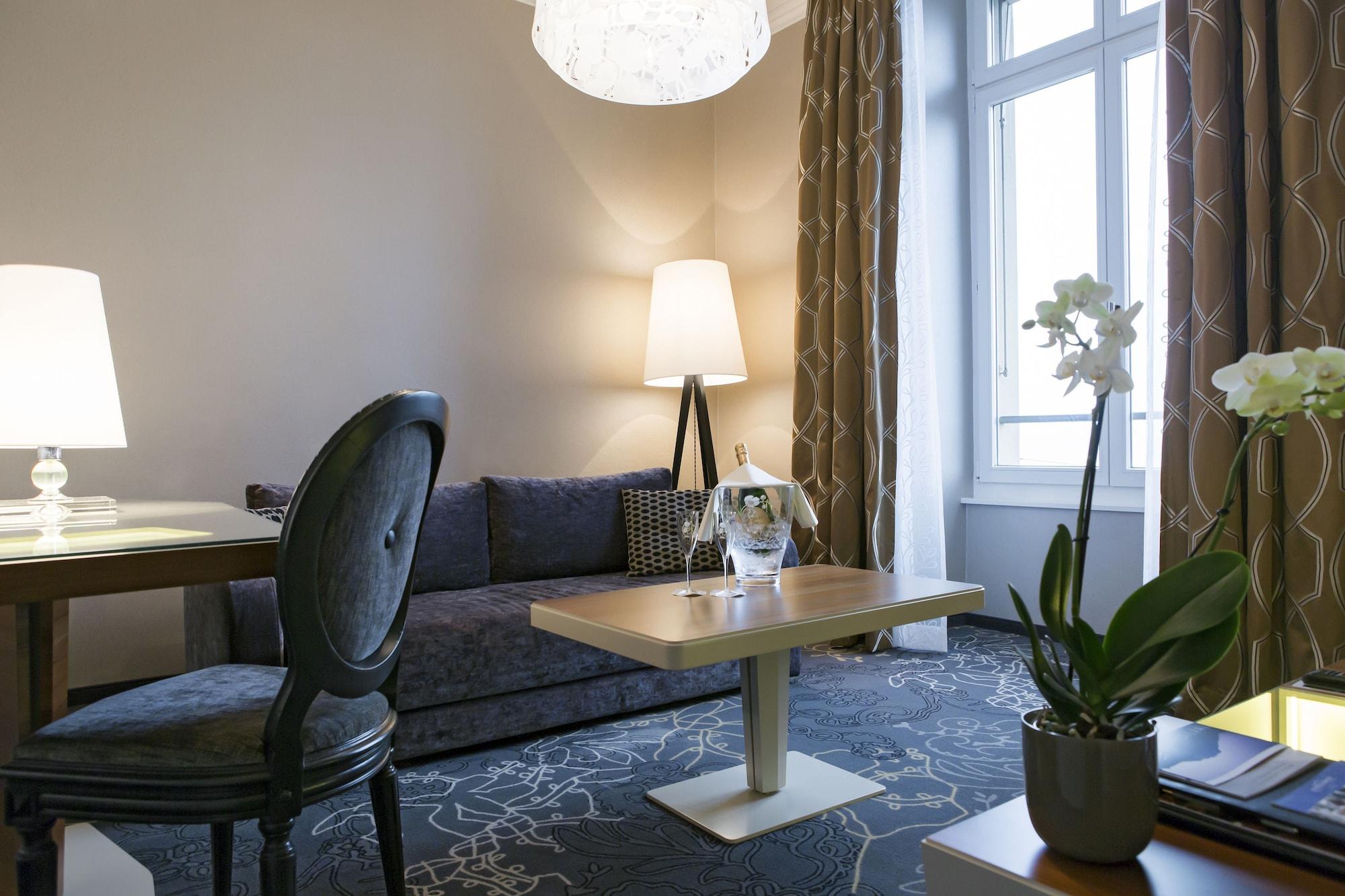 卢塞恩施威霍夫酒店 外观 照片 A suite at the Hotel Axelmannstein
